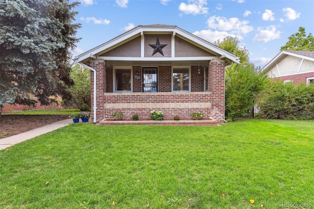 view of front facade featuring a front lawn