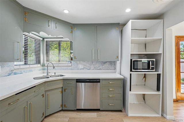 2042 Jamaica St, Aurora, CO 80010 - kitchen featuring stainless steel appliances, a sink, light wood-style flooring, and light countertops