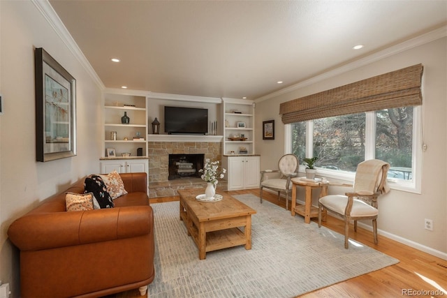 living room with a fireplace, recessed lighting, ornamental molding, light wood-style floors, and baseboards