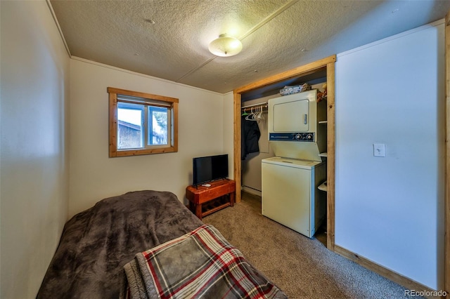 carpeted bedroom with a closet, a textured ceiling, and stacked washer / dryer