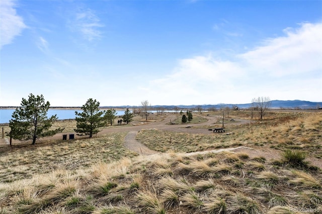 view of yard featuring a water view