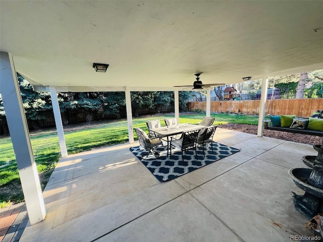 view of patio / terrace featuring a fenced backyard, outdoor dining space, and ceiling fan