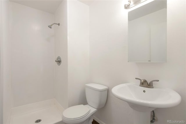 3577 S Ouray Cir, Aurora, CO 80013 - full bath featuring a stall shower and toilet