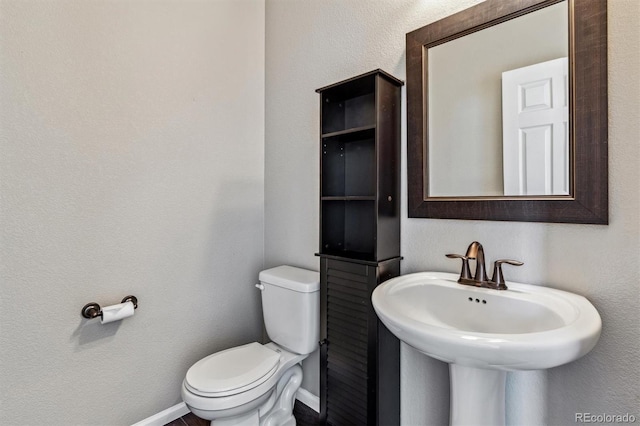 bathroom featuring sink and toilet