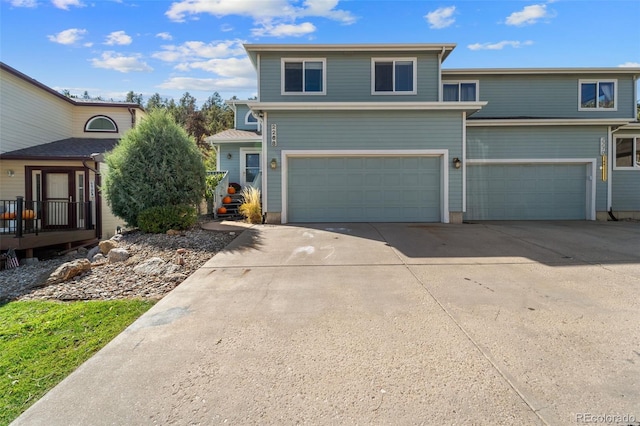 view of front property featuring a garage