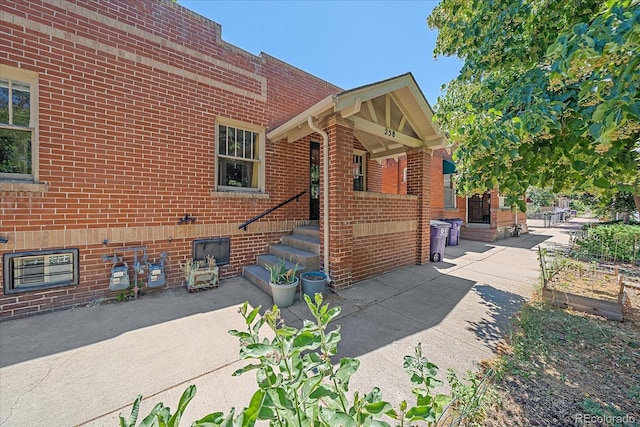 view of front facade featuring a patio