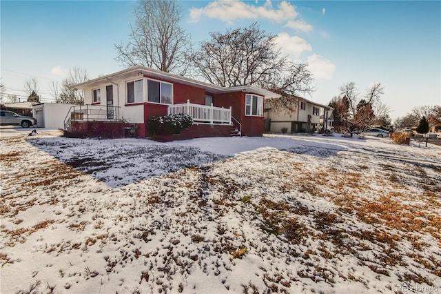 view of front of property featuring covered porch