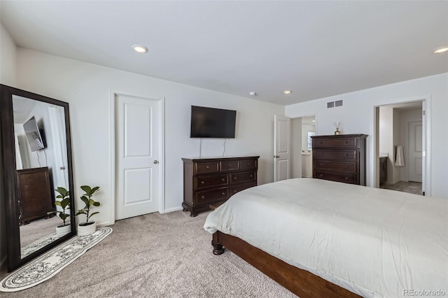 bedroom with light carpet, ensuite bath, visible vents, and recessed lighting