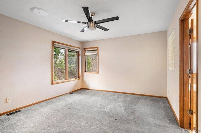 carpeted empty room featuring ceiling fan