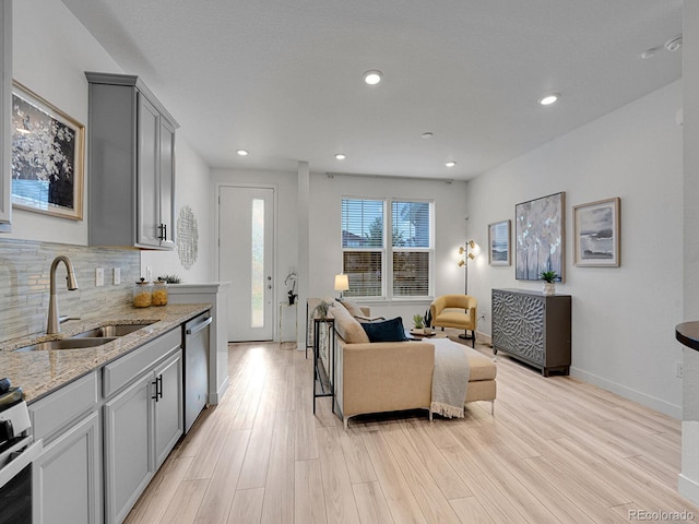 2059 S Vance Way, Denver, CO 80227 - living area featuring light wood-style floors, baseboards, and recessed lighting