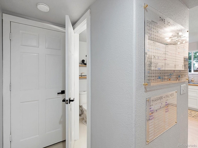 23222 E Orchard Pl, Aurora, CO 80015 - hallway with a textured wall