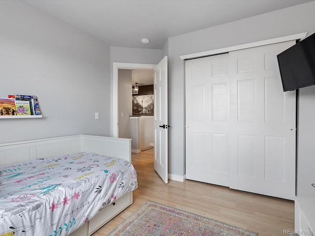 23222 E Orchard Pl, Aurora, CO 80015 - bedroom featuring light wood-type flooring and a closet