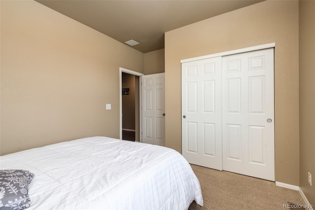 19468 E 65th Pl, Aurora, CO 80019 - bedroom featuring light carpet, a closet, and baseboards