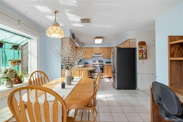 dining room featuring visible vents and light tile patterned flooring