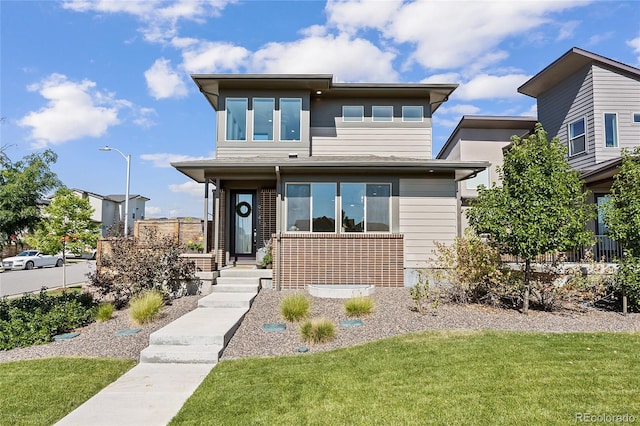 view of front of house featuring a front yard