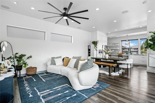 living area with dark wood-style flooring, a ceiling fan, and recessed lighting