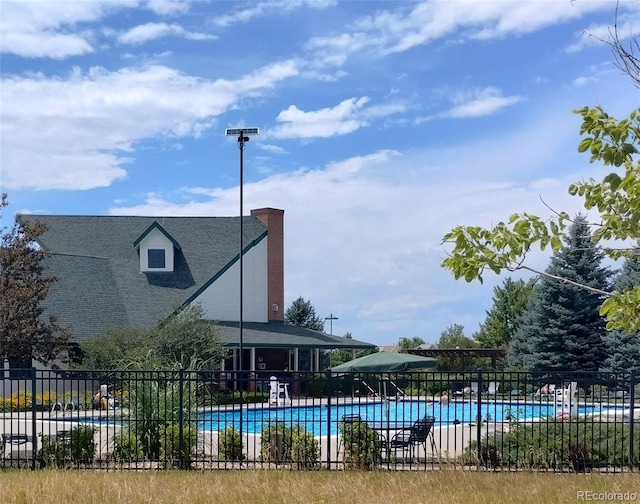 view of swimming pool