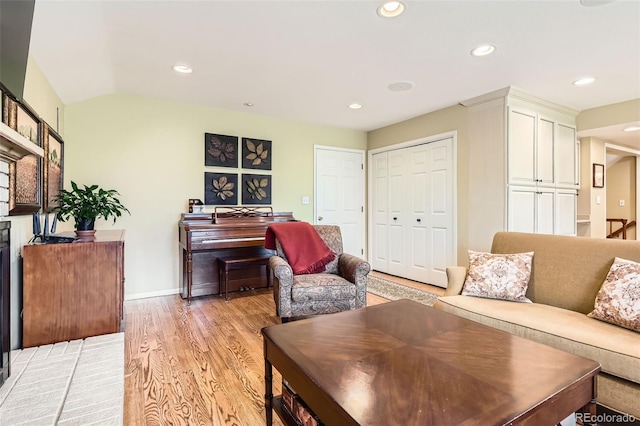 6432 E Jamison Cir S, Centennial, CO 80112 - living area with light wood finished floors, baseboards, recessed lighting, and vaulted ceiling