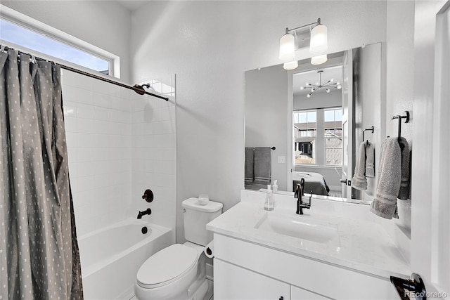 full bathroom featuring shower / bath combo with shower curtain, an inviting chandelier, toilet, and vanity