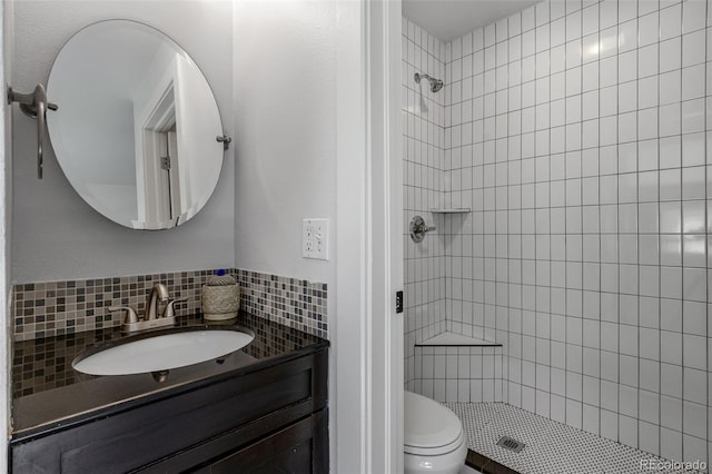 2193 Arapahoe St Unit 15, Denver, CO 80205 - bathroom with tiled shower, toilet, tasteful backsplash, and vanity