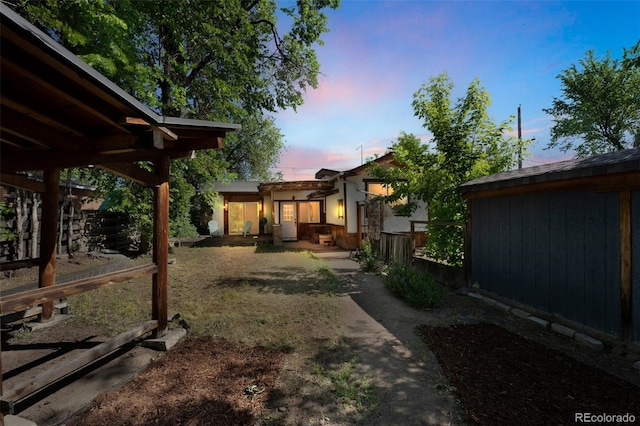 yard at dusk with fence