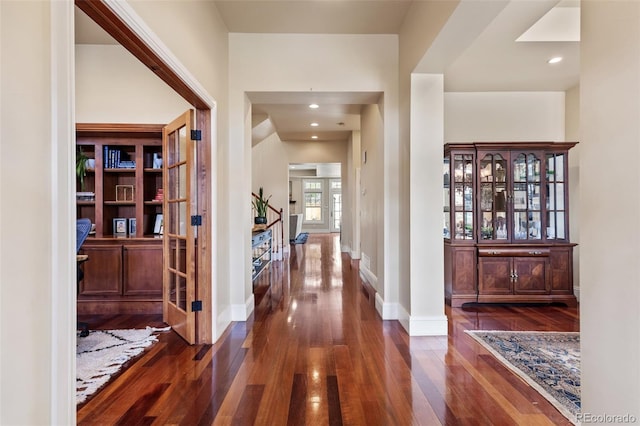 foyer entrance featuring recessed lighting, baseboards, and dark wood-style floors
