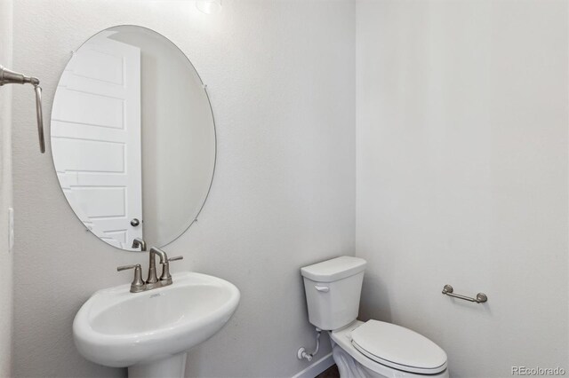 bathroom featuring sink and toilet