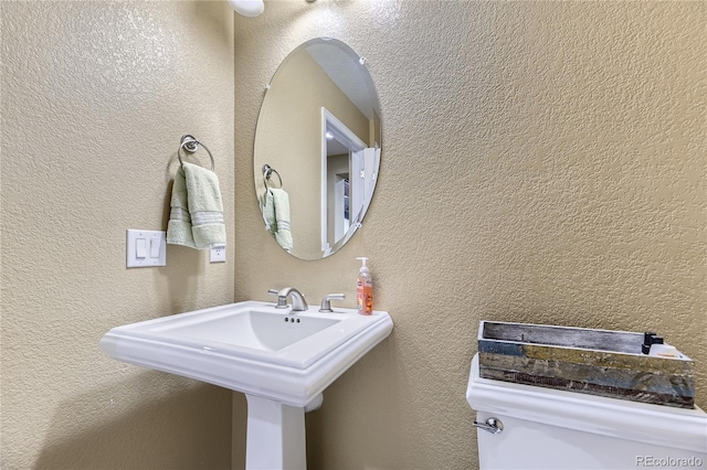 16059 E Grass River Pl, Parker, CO 80134 - bathroom featuring a textured wall