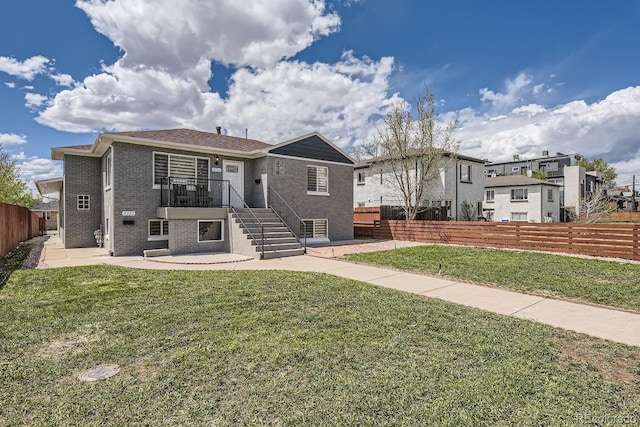 view of front facade featuring a patio and a front lawn