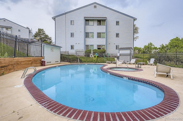 13093 W Cedar Dr Unit 121, Lakewood, CO 80228 - community pool with a community hot tub, a patio area, and a fenced backyard