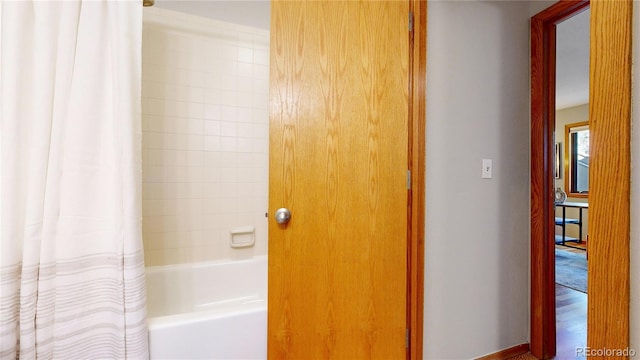 bathroom with shower / bathtub combination with curtain