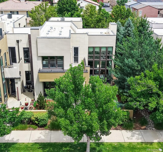 8041 E 29th Ave, Denver, CO 80238 - view of property featuring a residential view