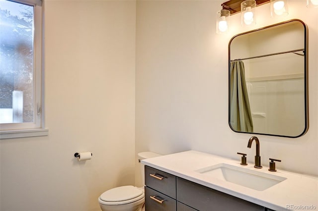 full bath with curtained shower, plenty of natural light, vanity, and toilet