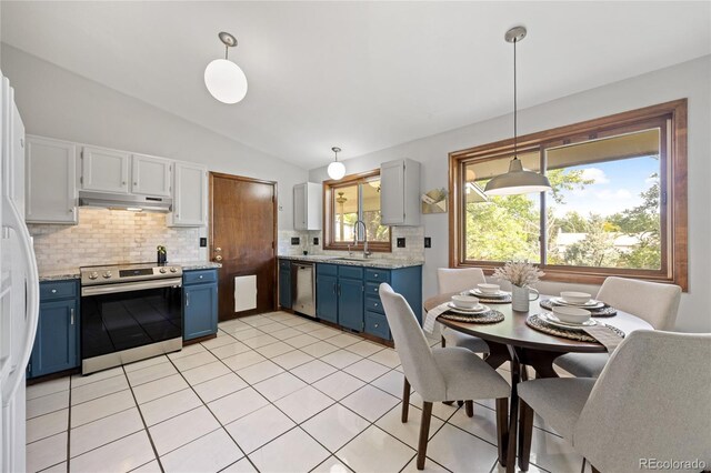 7563 Lamar Ct, Arvada, CO 80003 - kitchen featuring appliances with stainless steel finishes, blue cabinetry, under cabinet range hood, tasteful backsplash, and vaulted ceiling