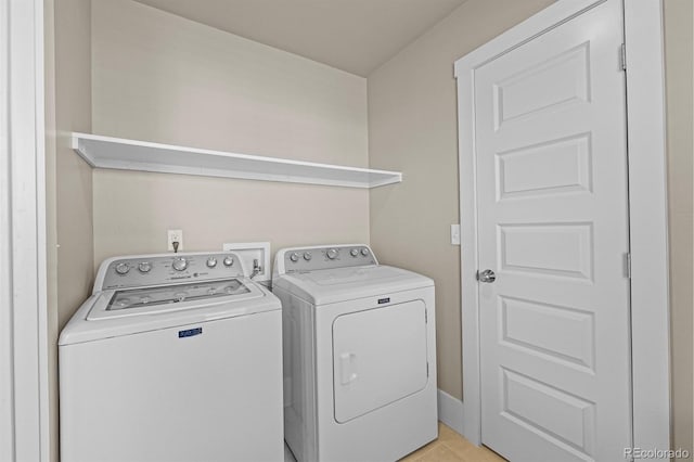 washroom featuring washing machine and clothes dryer