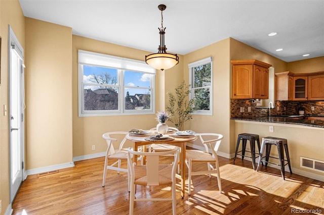 dining space with recessed lighting, visible vents, baseboards, and light wood finished floors