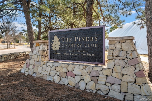 view of community / neighborhood sign