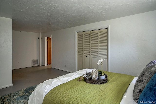 4665 Fox Rd, Cascade, CO 80809 - bedroom with a closet, concrete flooring, and a textured ceiling