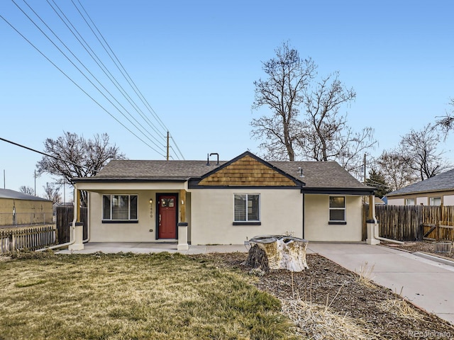 view of front facade with a porch and a front lawn