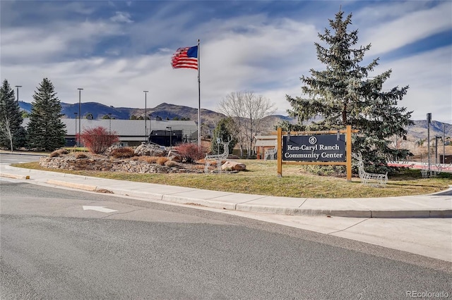 surrounding community featuring a mountain view