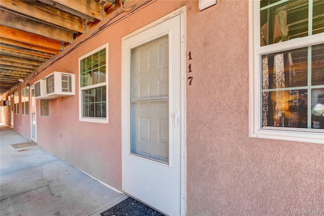 view of exterior entry featuring stucco siding