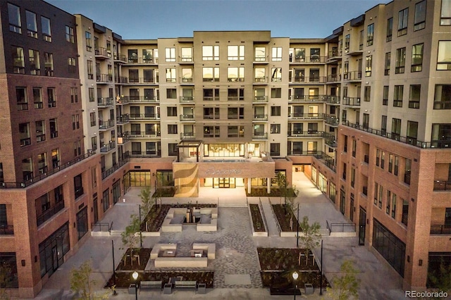 view of apartment building / complex