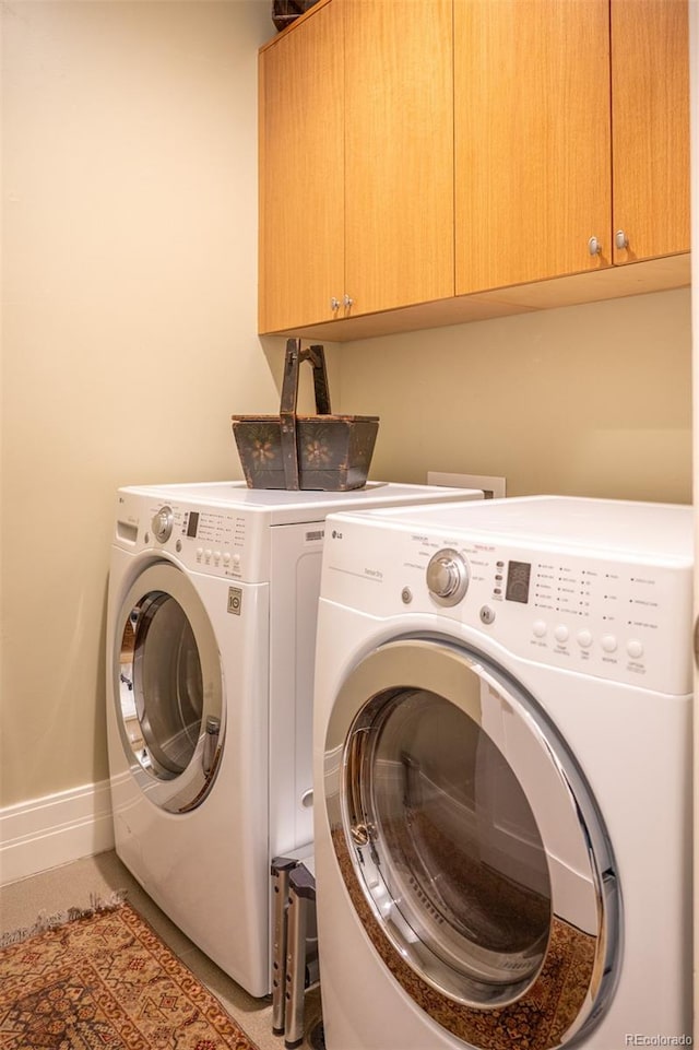 laundry room with cabinets and independent washer and dryer