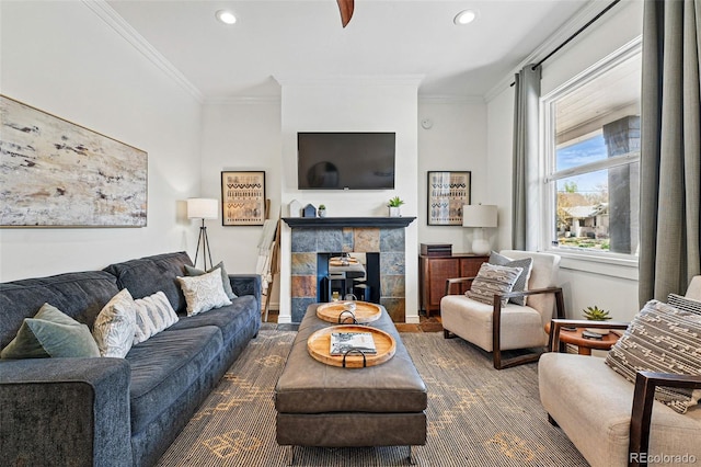 living area featuring recessed lighting, baseboards, and ornamental molding