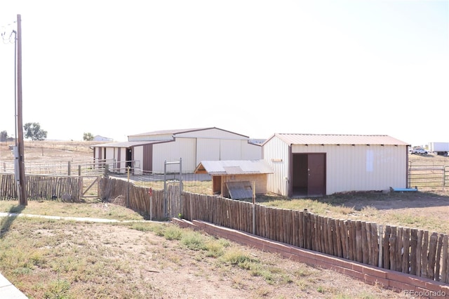 view of yard with a storage shed