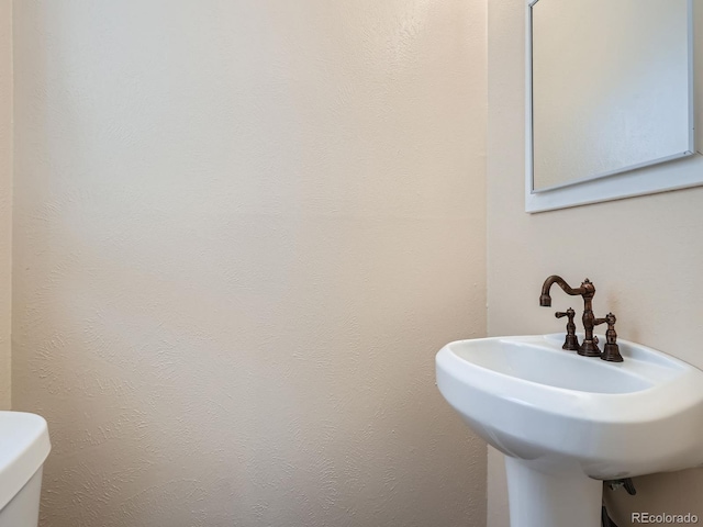 bathroom featuring sink and toilet