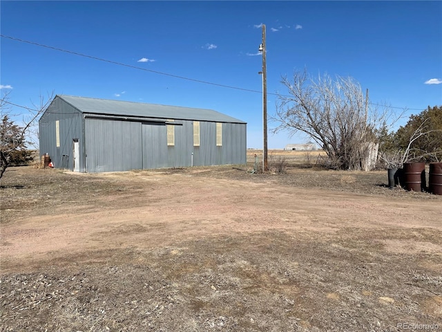 view of yard featuring an outdoor structure and an outbuilding