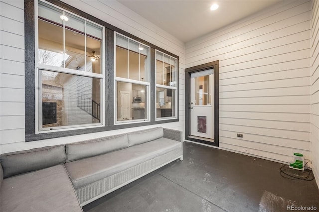 property entrance featuring an outdoor hangout area