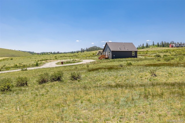 view of yard featuring a rural view