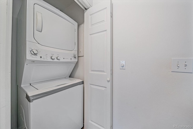 8438 Everett Way Unit B, Arvada, CO 80005 - laundry area featuring stacked washer and clothes dryer